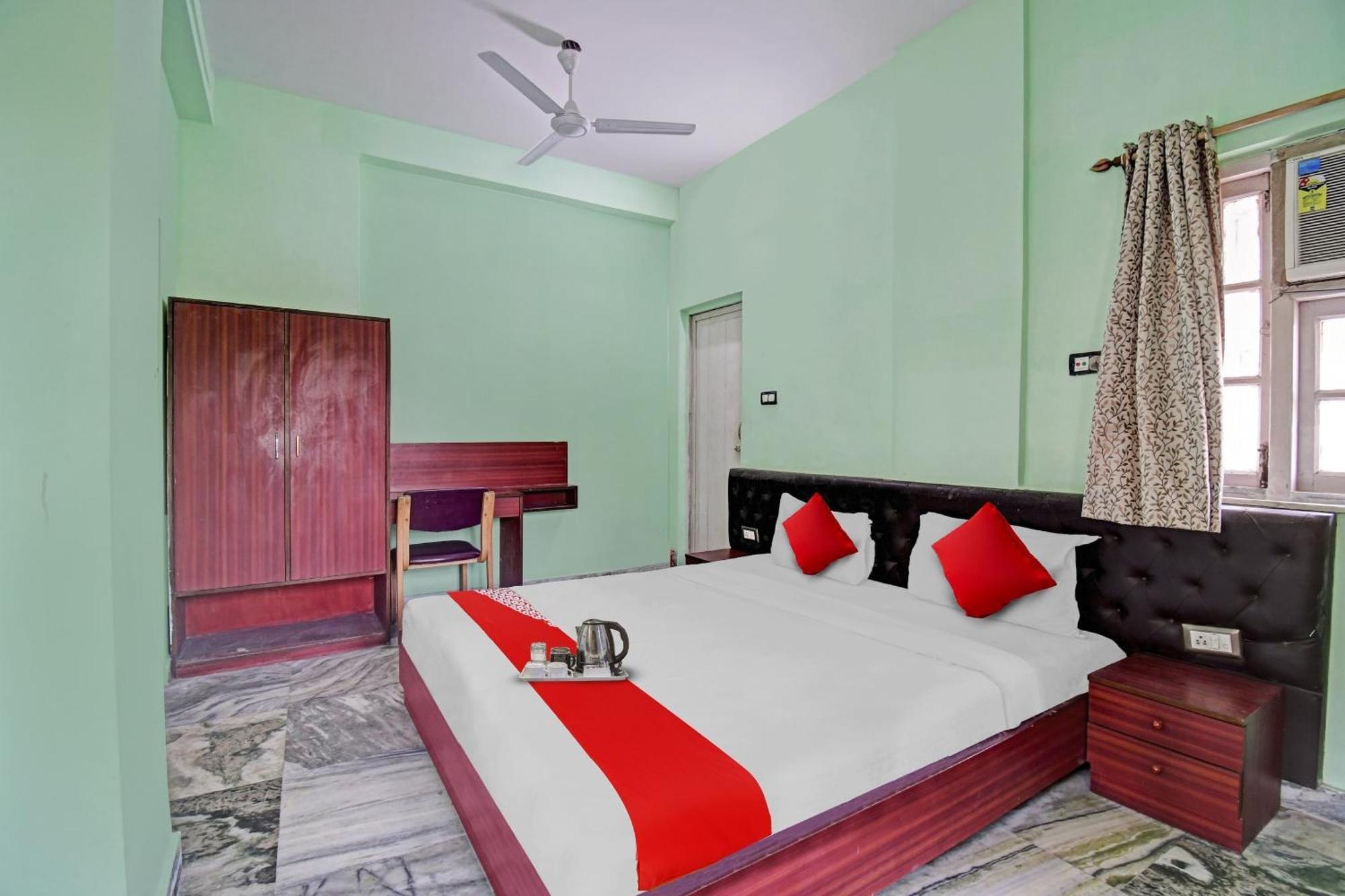 Hotel O R A Homestay Near Acropolis Mall Калькутта Экстерьер фото