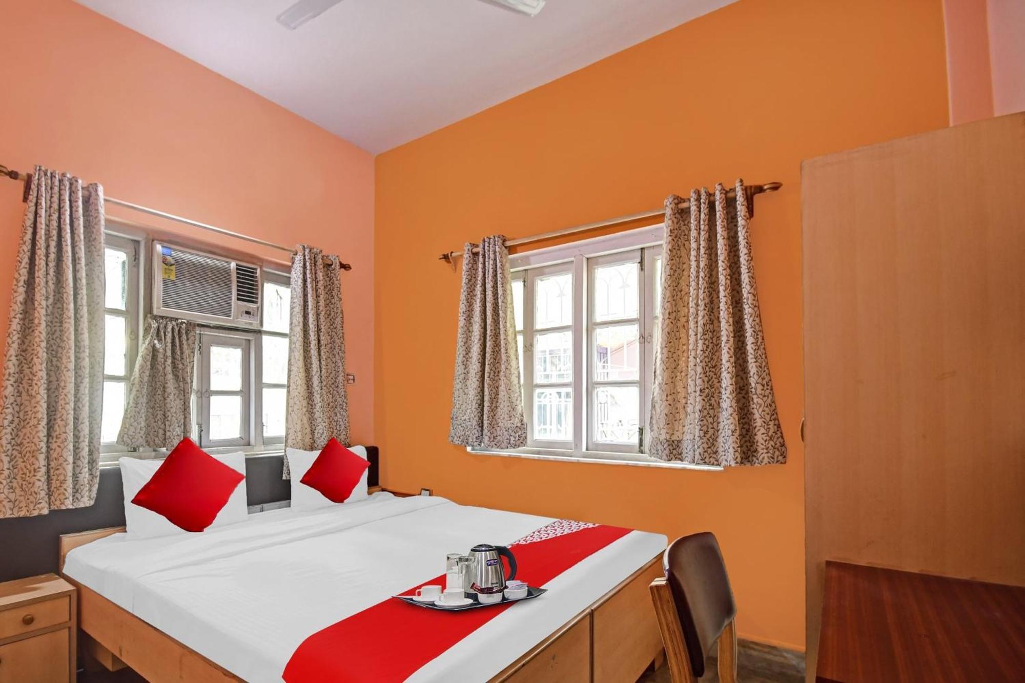 Hotel O R A Homestay Near Acropolis Mall Калькутта Экстерьер фото