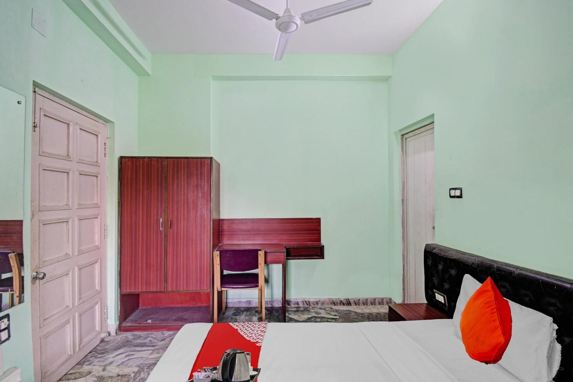 Hotel O R A Homestay Near Acropolis Mall Калькутта Экстерьер фото