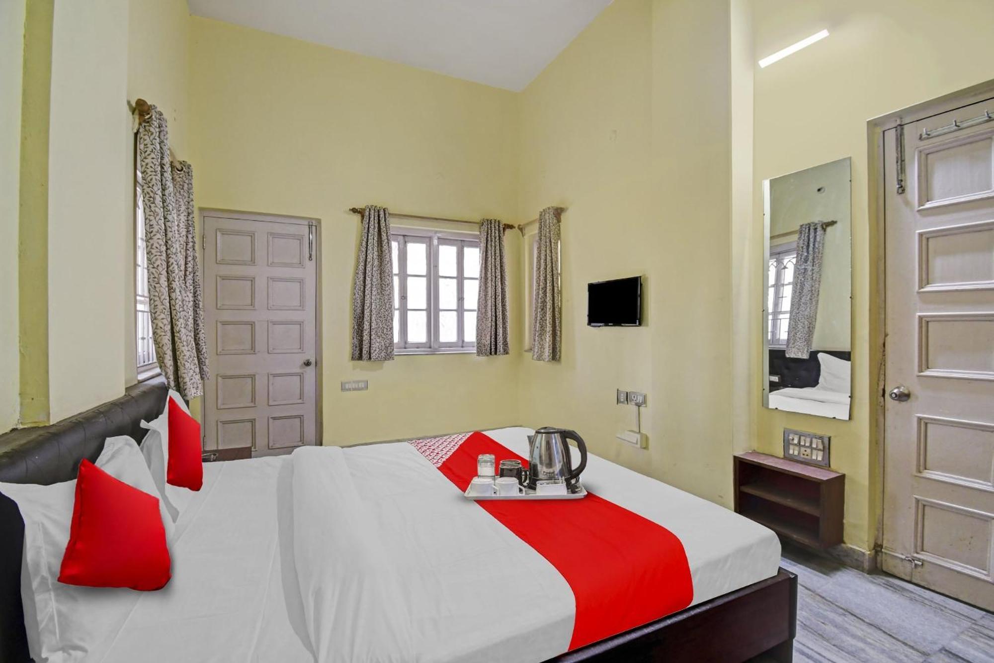 Hotel O R A Homestay Near Acropolis Mall Калькутта Экстерьер фото