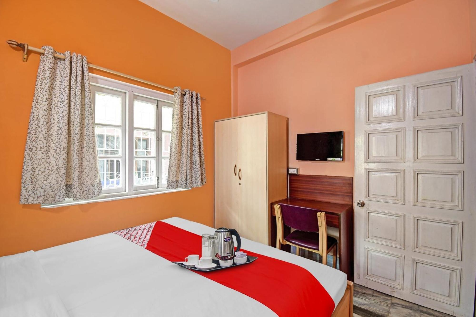 Hotel O R A Homestay Near Acropolis Mall Калькутта Экстерьер фото